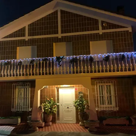 La Casa De *